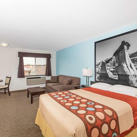Super 8 By Wyndham Strathmore Bagian luar foto