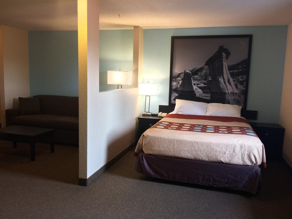 Super 8 By Wyndham Strathmore Bagian luar foto