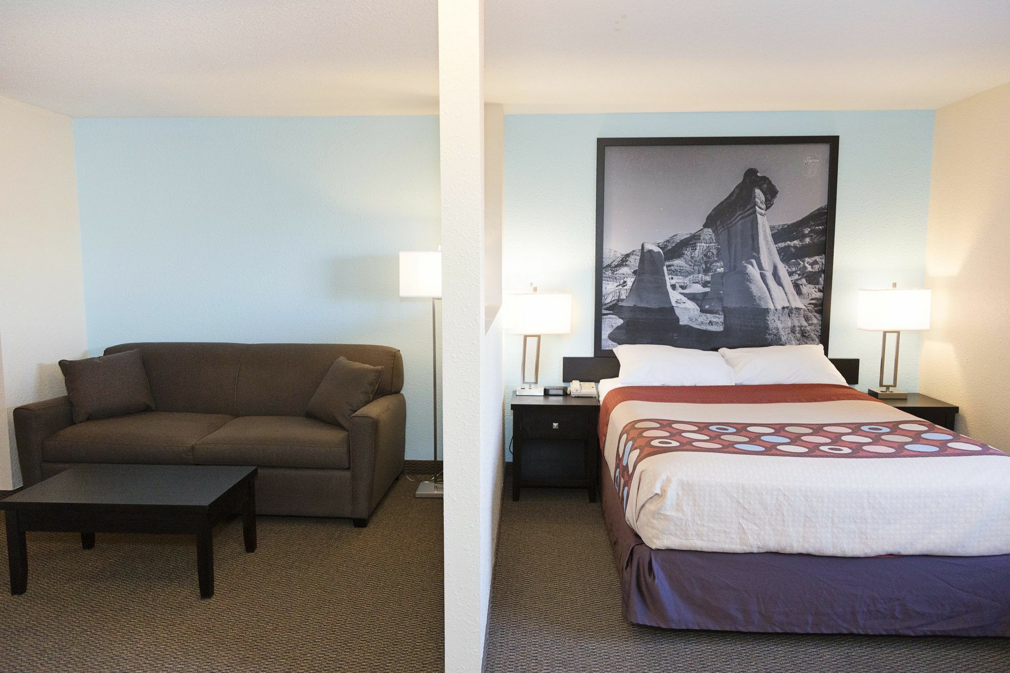 Super 8 By Wyndham Strathmore Bagian luar foto
