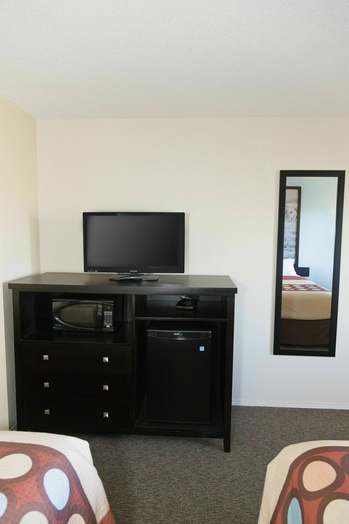 Super 8 By Wyndham Strathmore Bagian luar foto