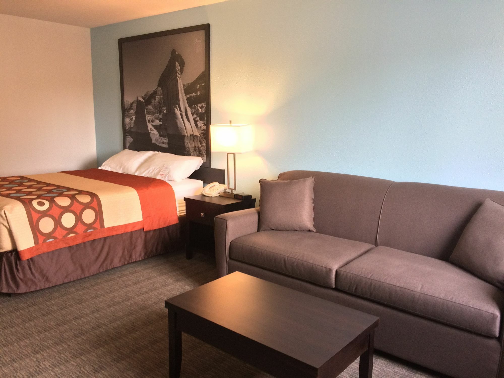 Super 8 By Wyndham Strathmore Bagian luar foto